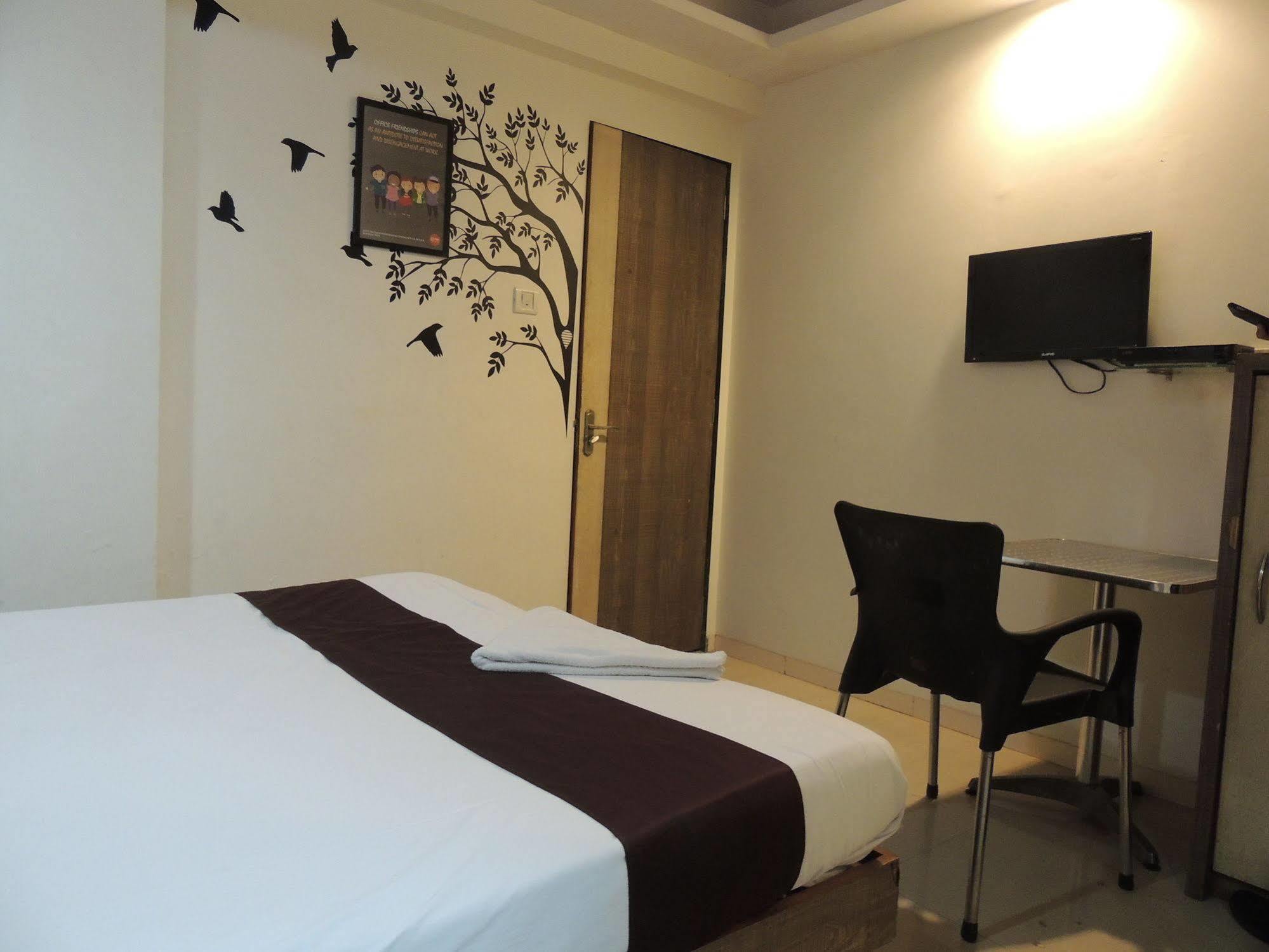 Fabhotel Galaxy Suite Bombay Exterior foto
